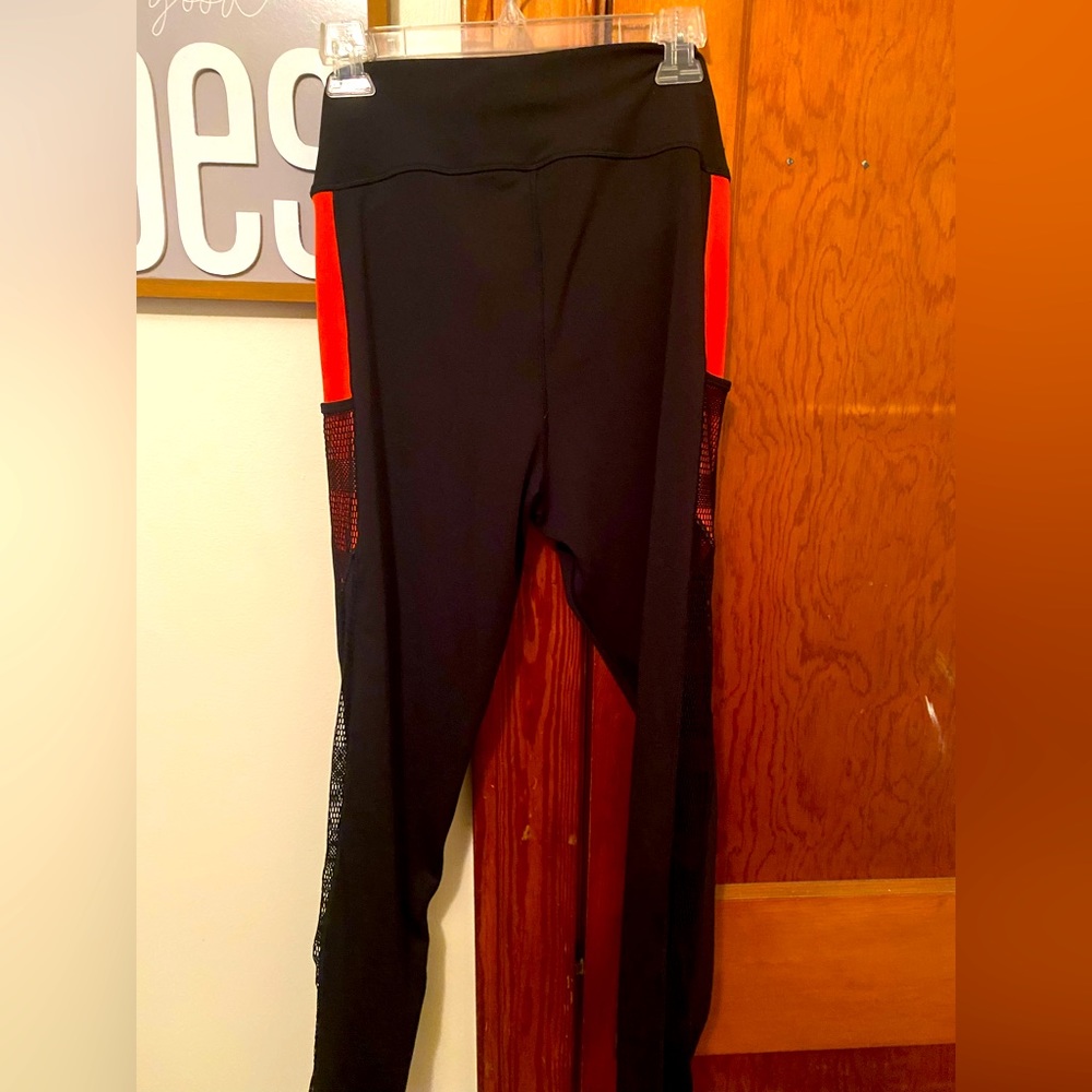 Thigh pocket leggings